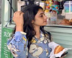 The actress is a food lover and loves to try different foods.